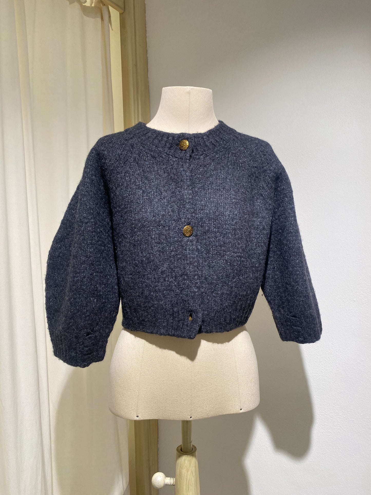 W KNITTED CARDIGAN STAND ALONÉ DARK GREY