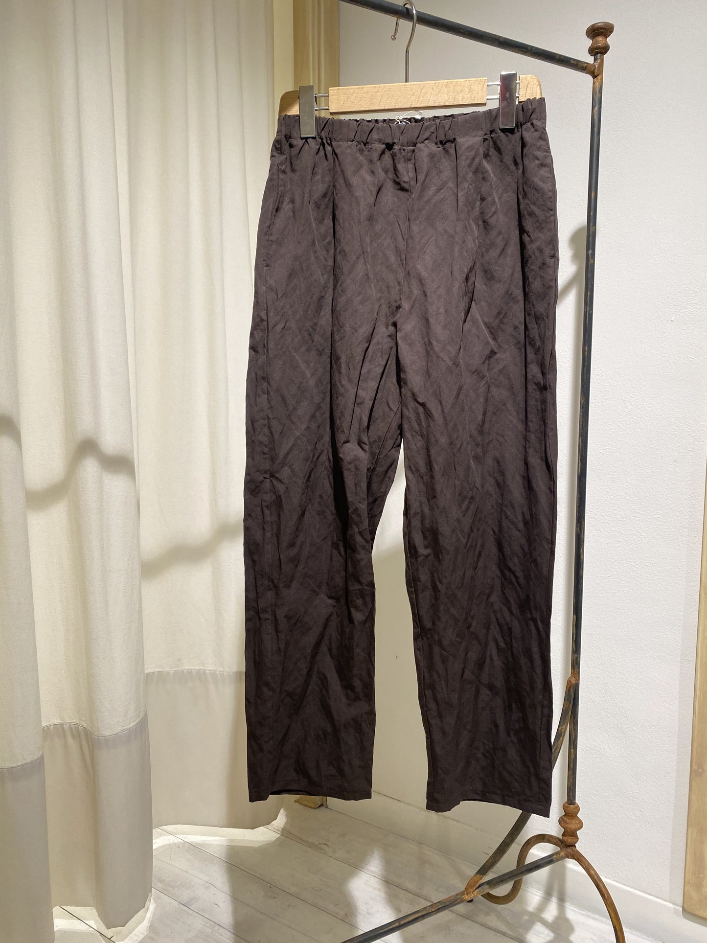 W ELASTIC WAIST TROUSERS APUTNOB CHOCOLATE BROWN