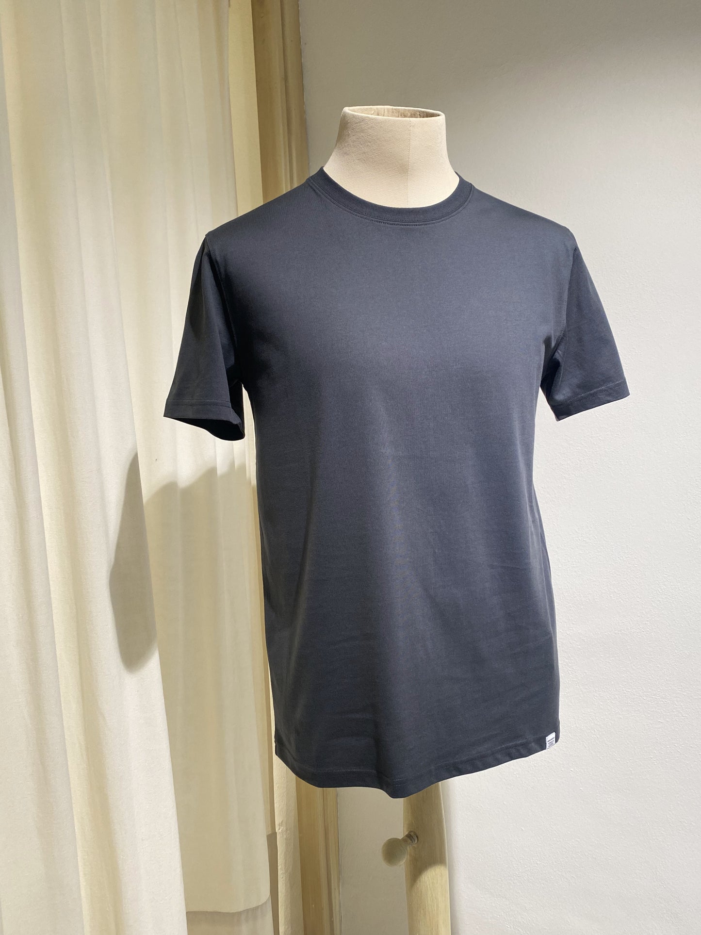 M NIELS T-SHIRT SLIM ORGANIC NORSE PROJECTS - BATTELSHIP GREY