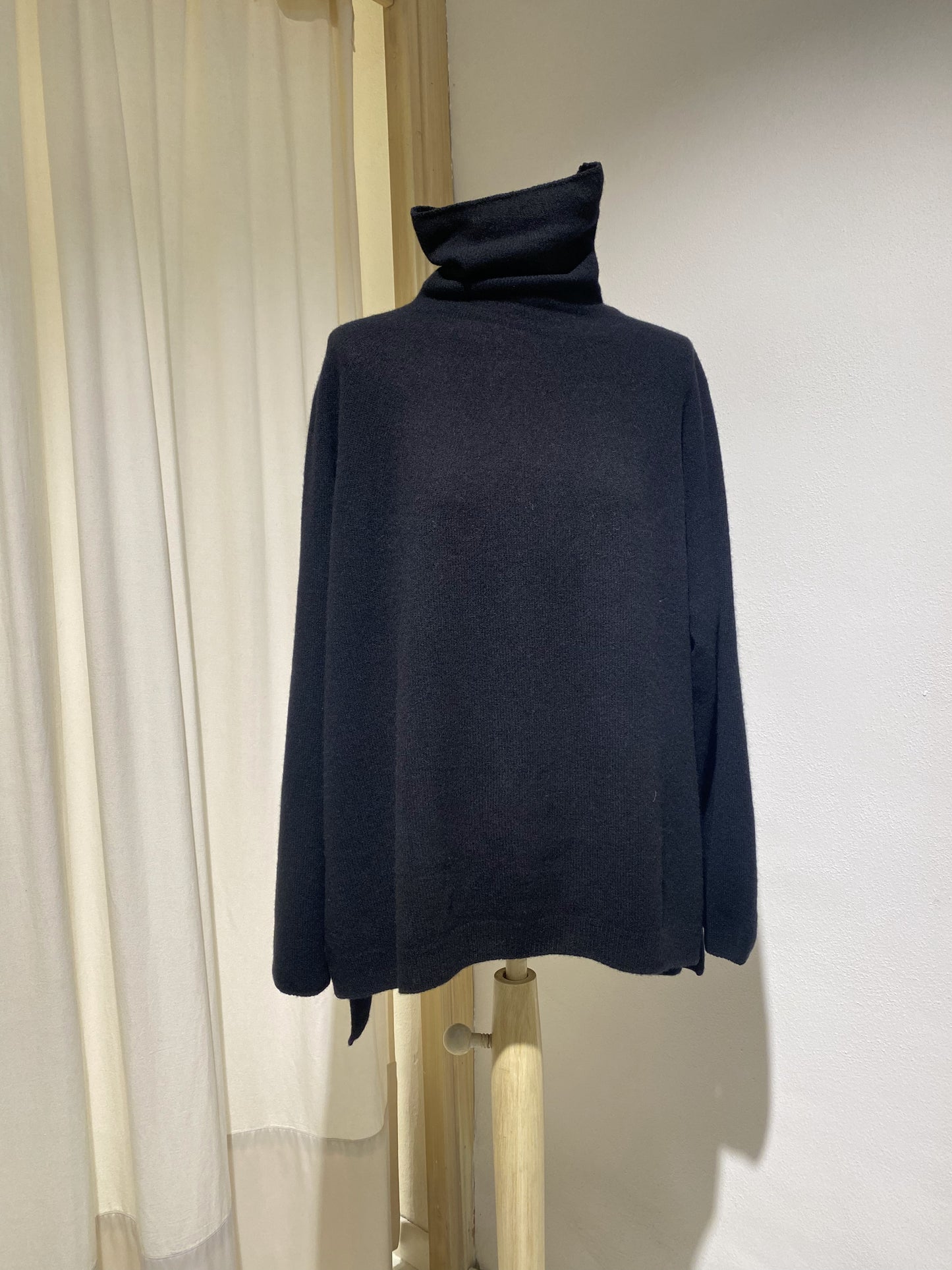 W KNITWEAR TURTLE NECK BLACK