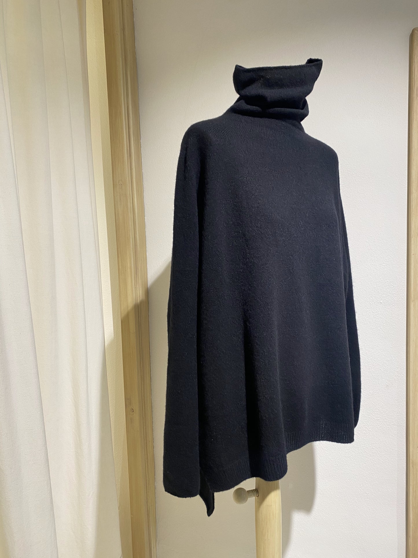 W KNITWEAR TURTLE NECK BLACK