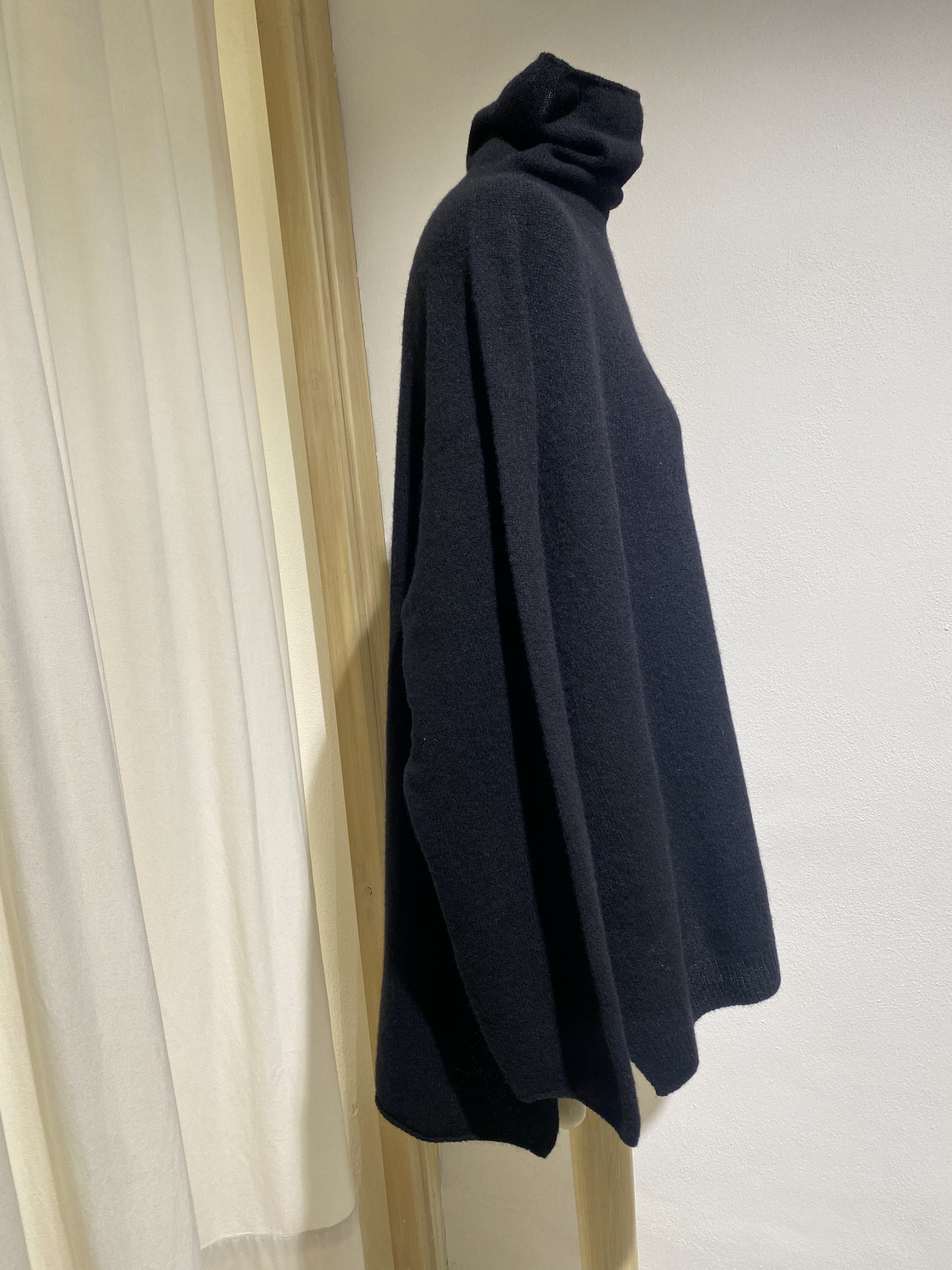 W KNITWEAR TURTLE NECK BLACK