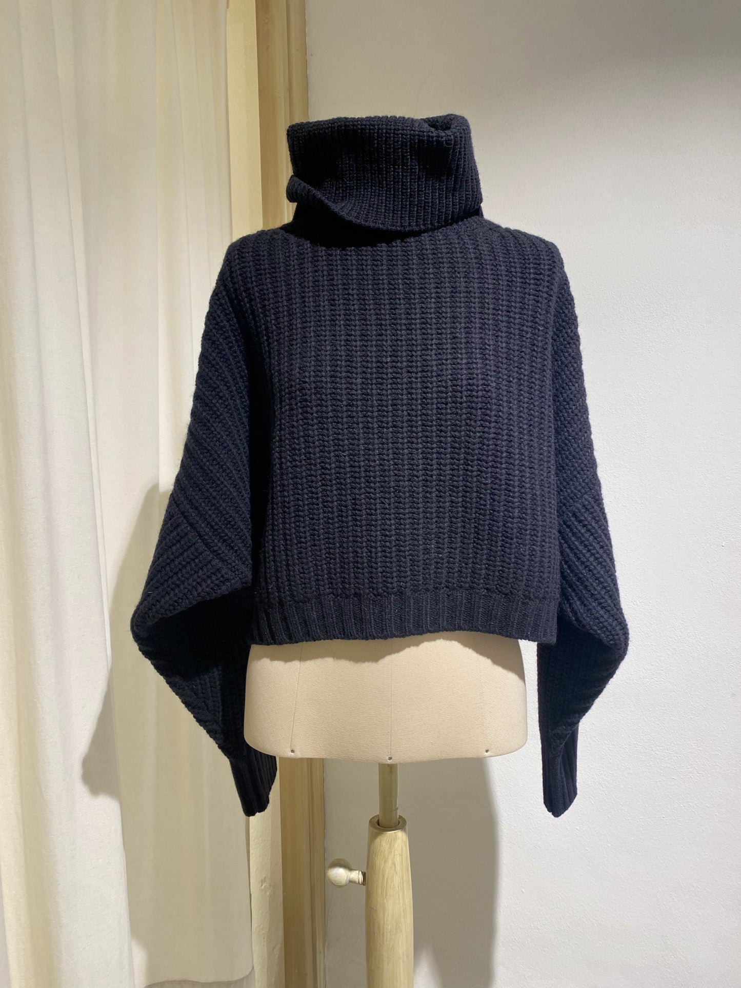 W RELAXED TURTLE NECK MA RY YA BLACK