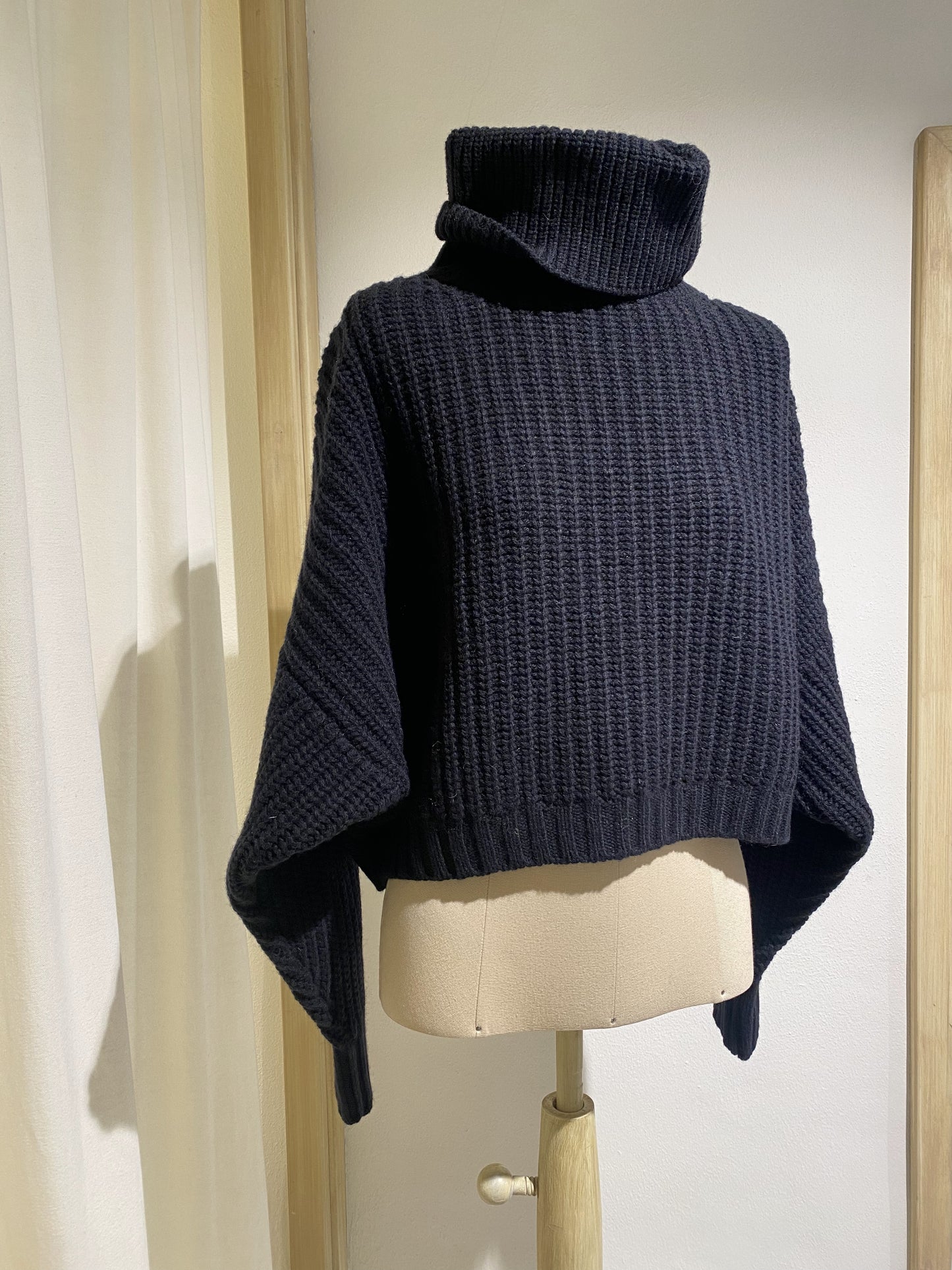 W RELAXED TURTLE NECK MA RY YA BLACK