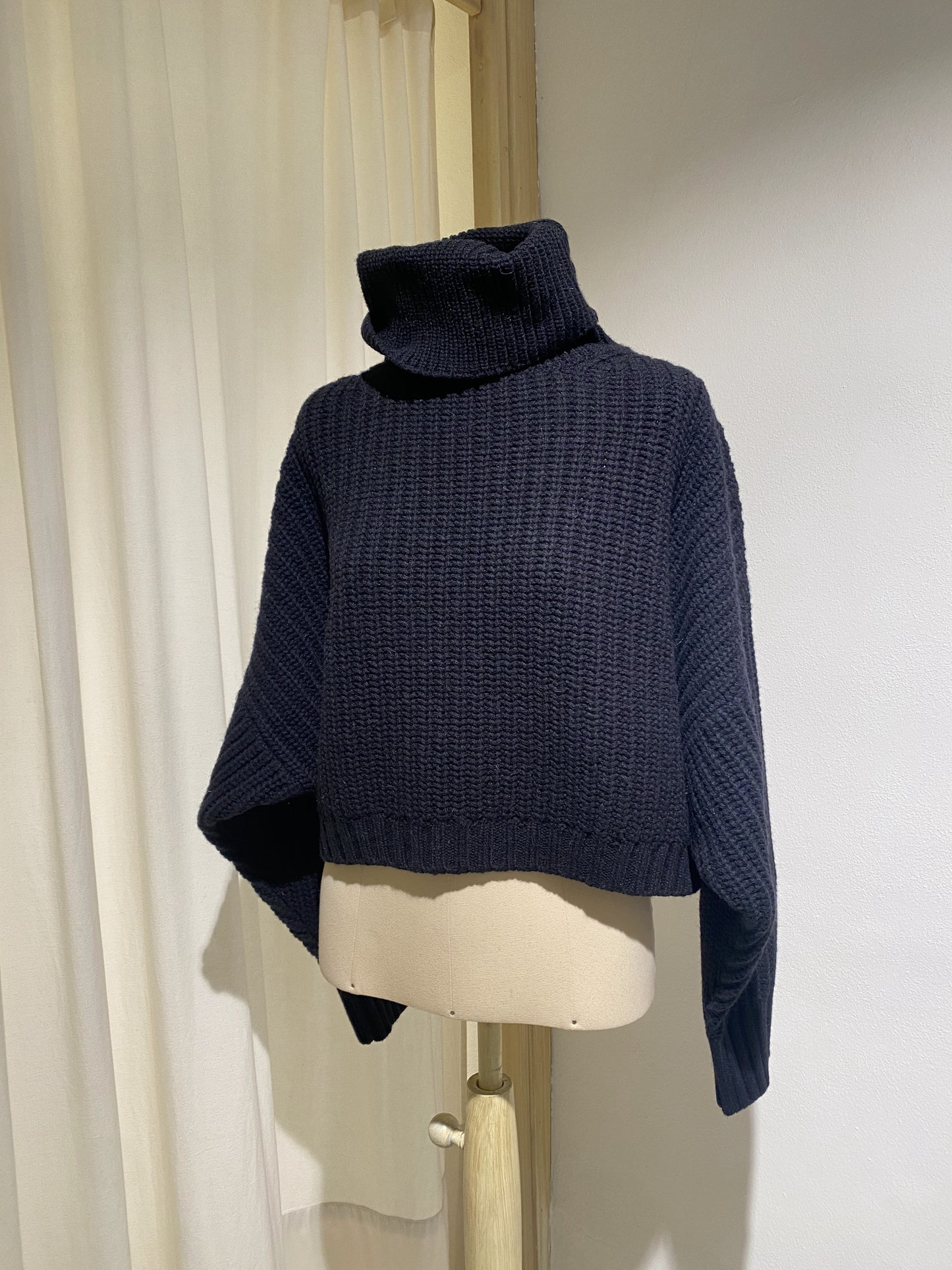 W RELAXED TURTLE NECK MA RY YA BLACK