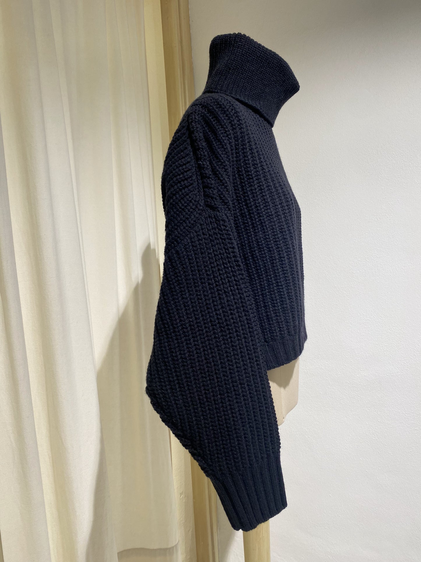 W RELAXED TURTLE NECK MA RY YA BLACK