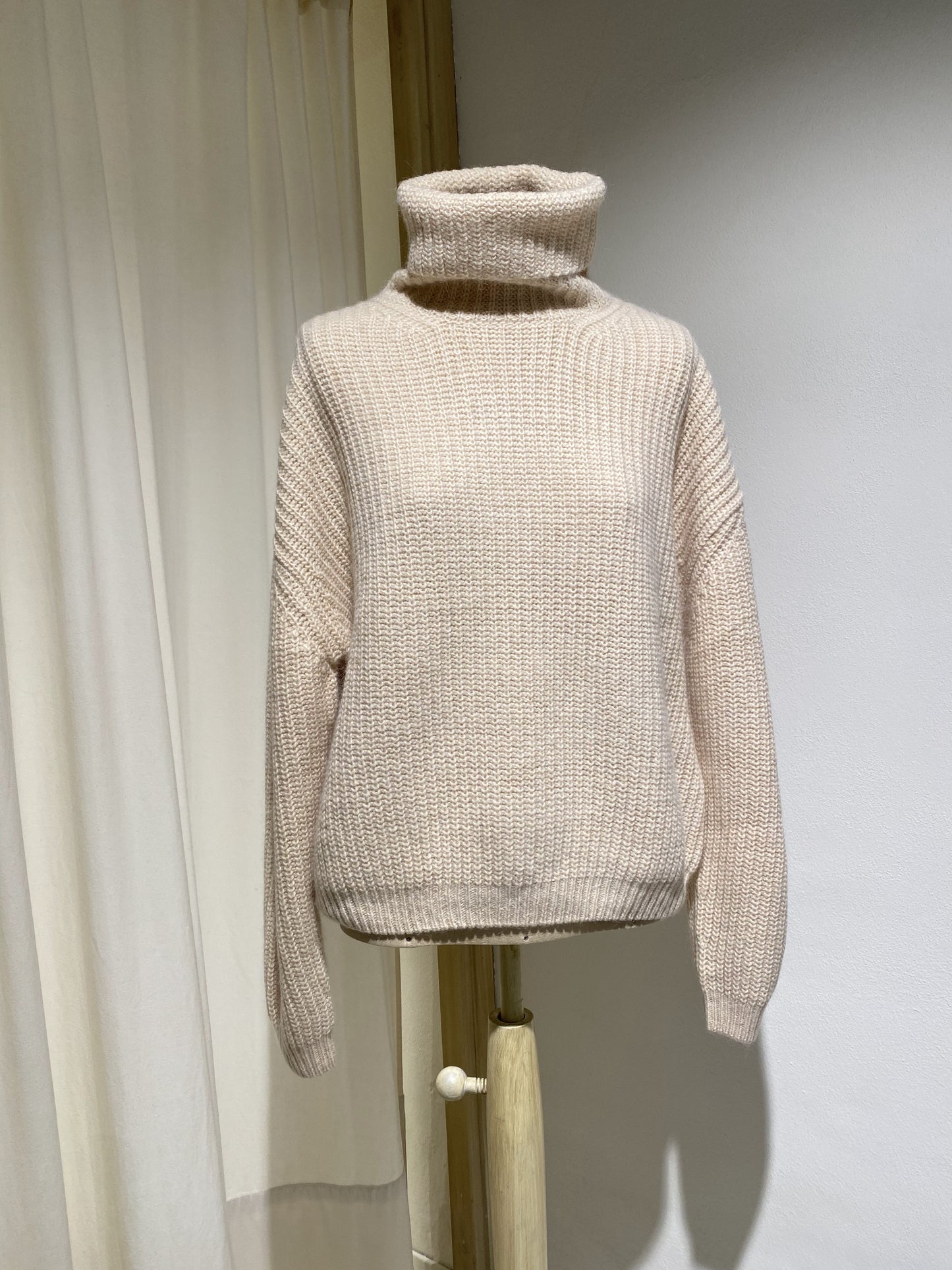 W GARANO KNITWEAR TURTLE NECK NATURAL