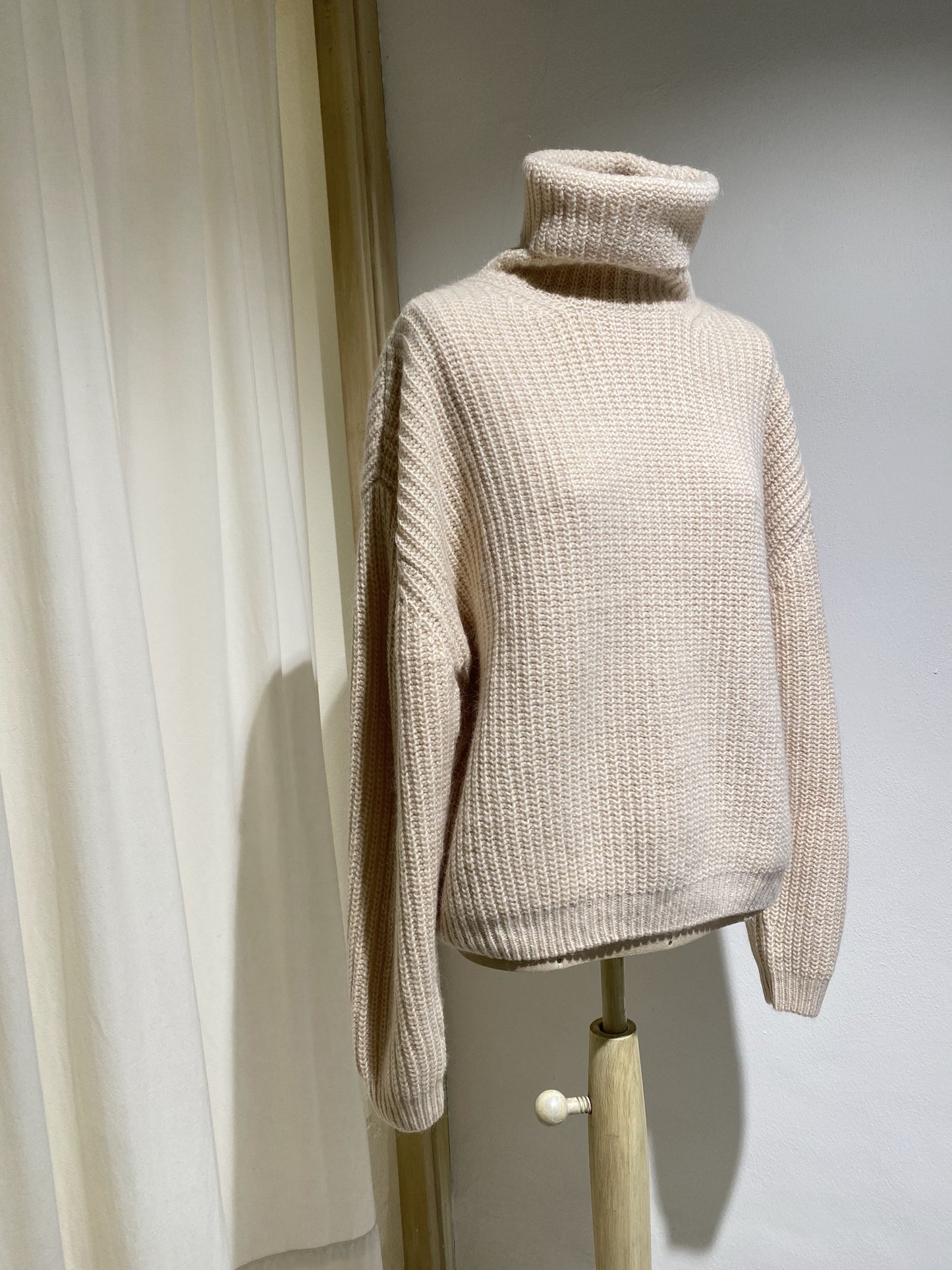W GARANO KNITWEAR TURTLE NECK NATURAL