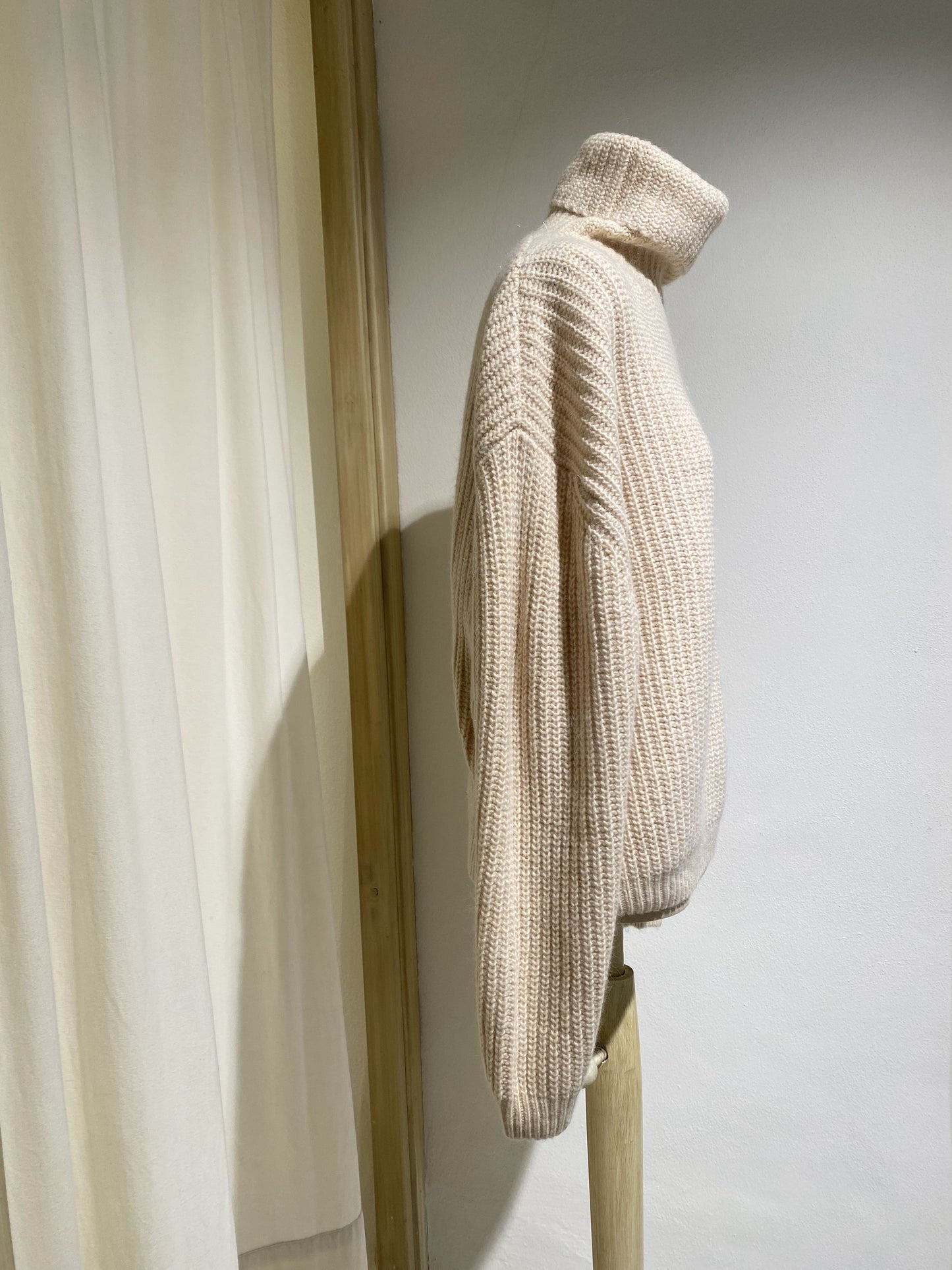 W GARANO KNITWEAR TURTLE NECK NATURAL