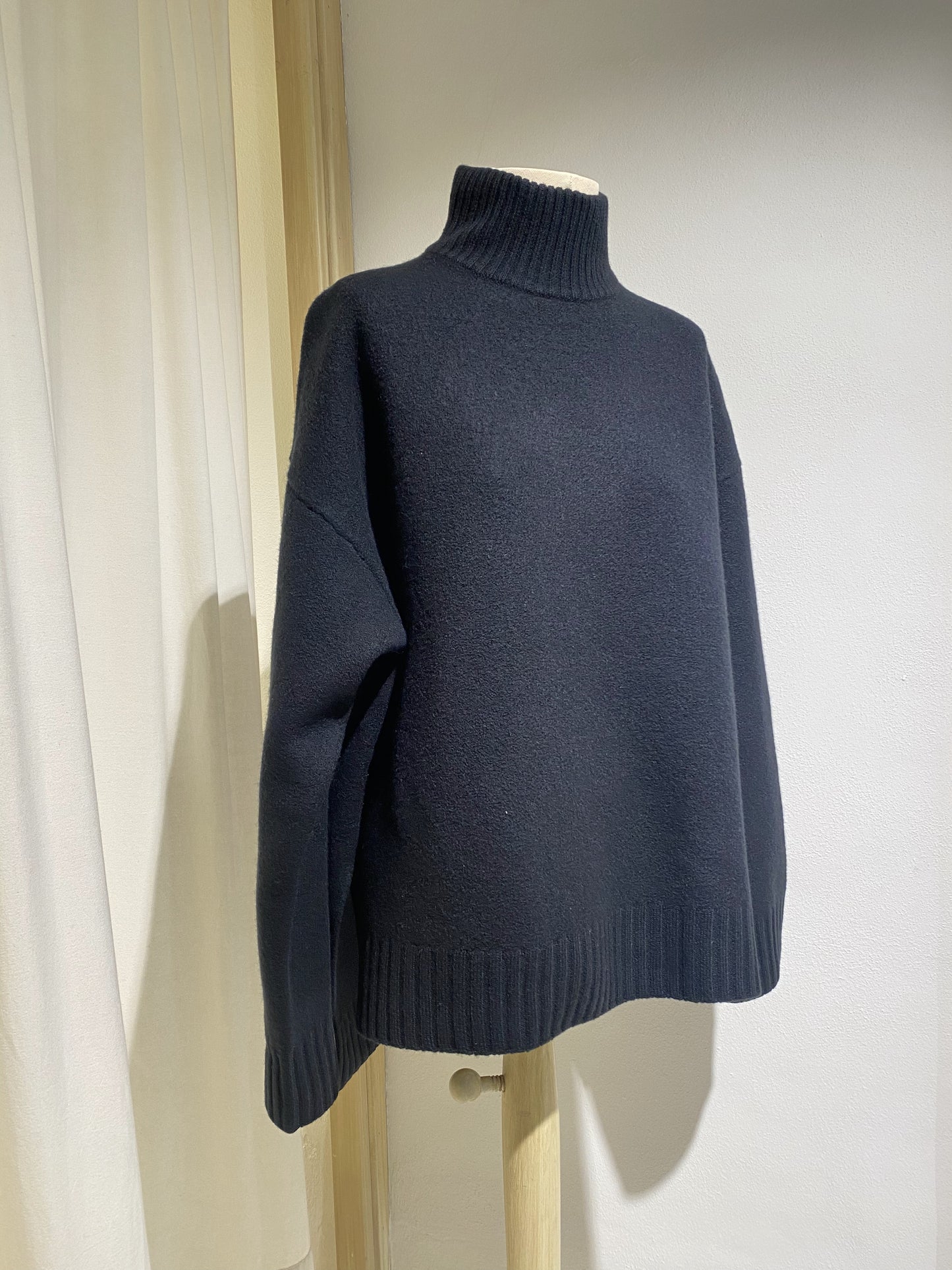 W TURTLE NECK STUDIO NICHOLSON HOZU DARKEST NAVY