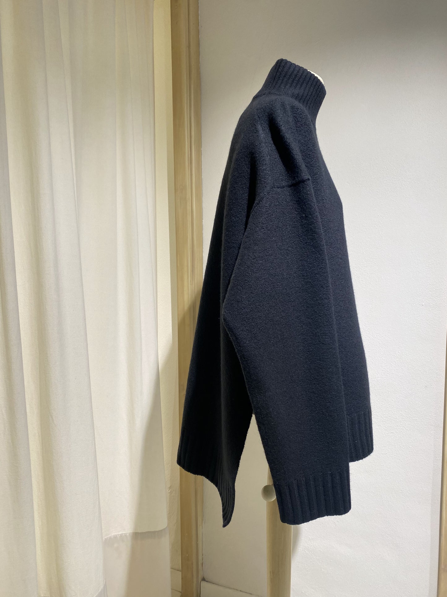 W TURTLE NECK STUDIO NICHOLSON HOZU DARKEST NAVY