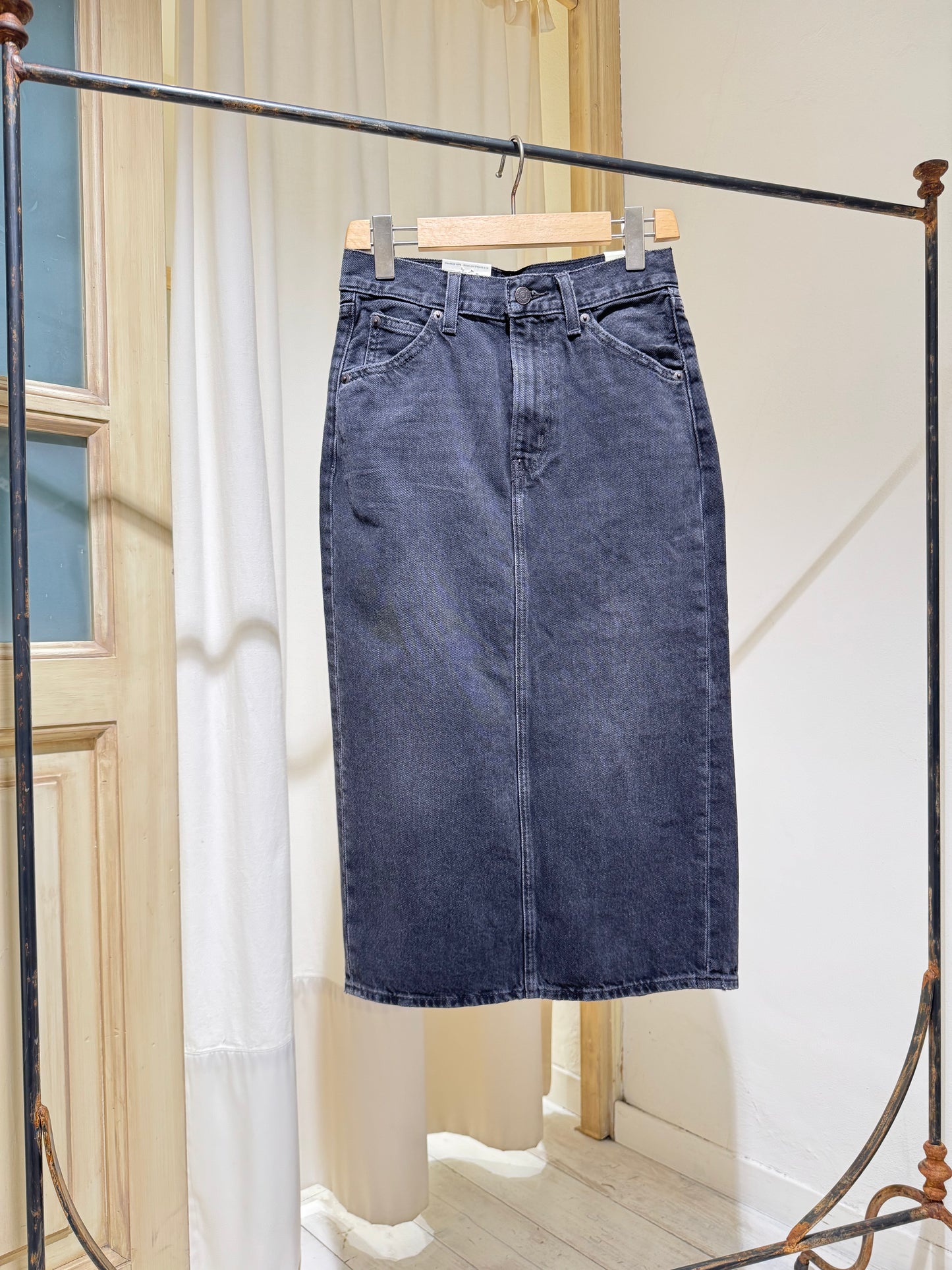 W - Midi Denim Skirt - LEVI'S® PREMIUM - Washed Black