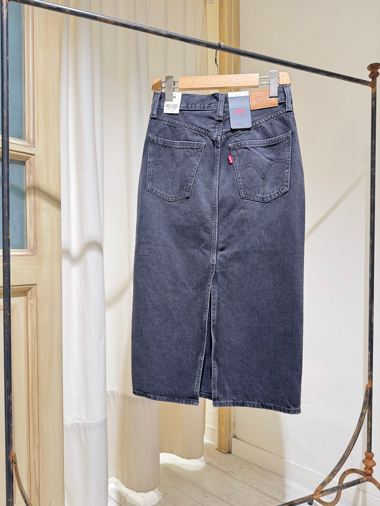 W - Midi Denim Skirt - LEVI'S® PREMIUM - Washed Black