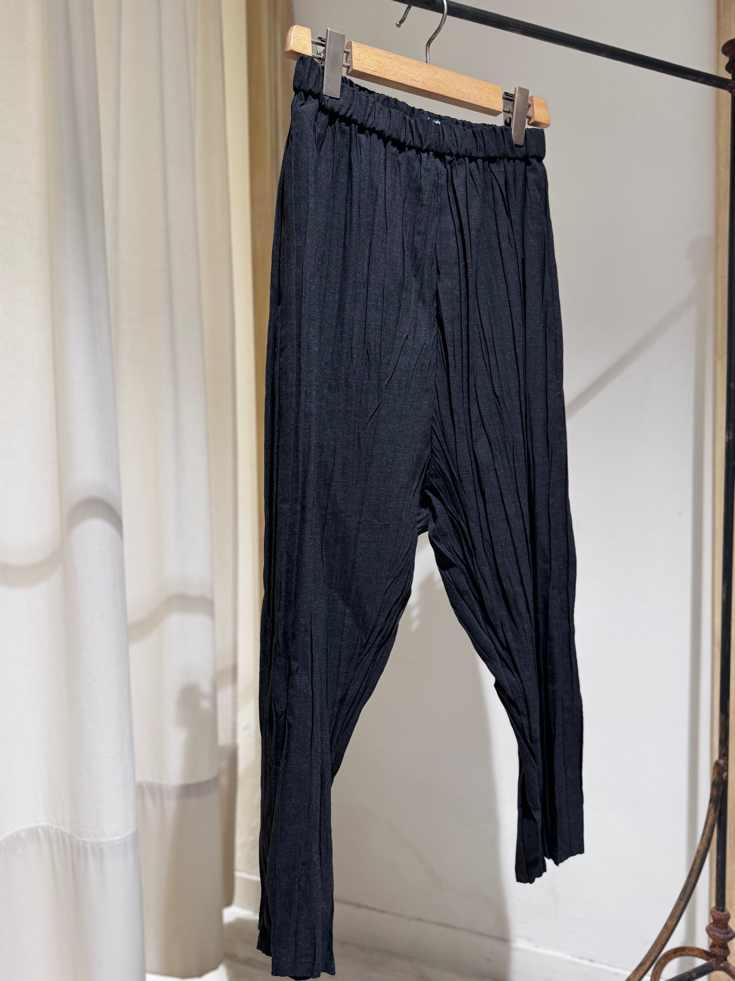 W Plissé Pant - PAS DE CALAIS - Dark Grey