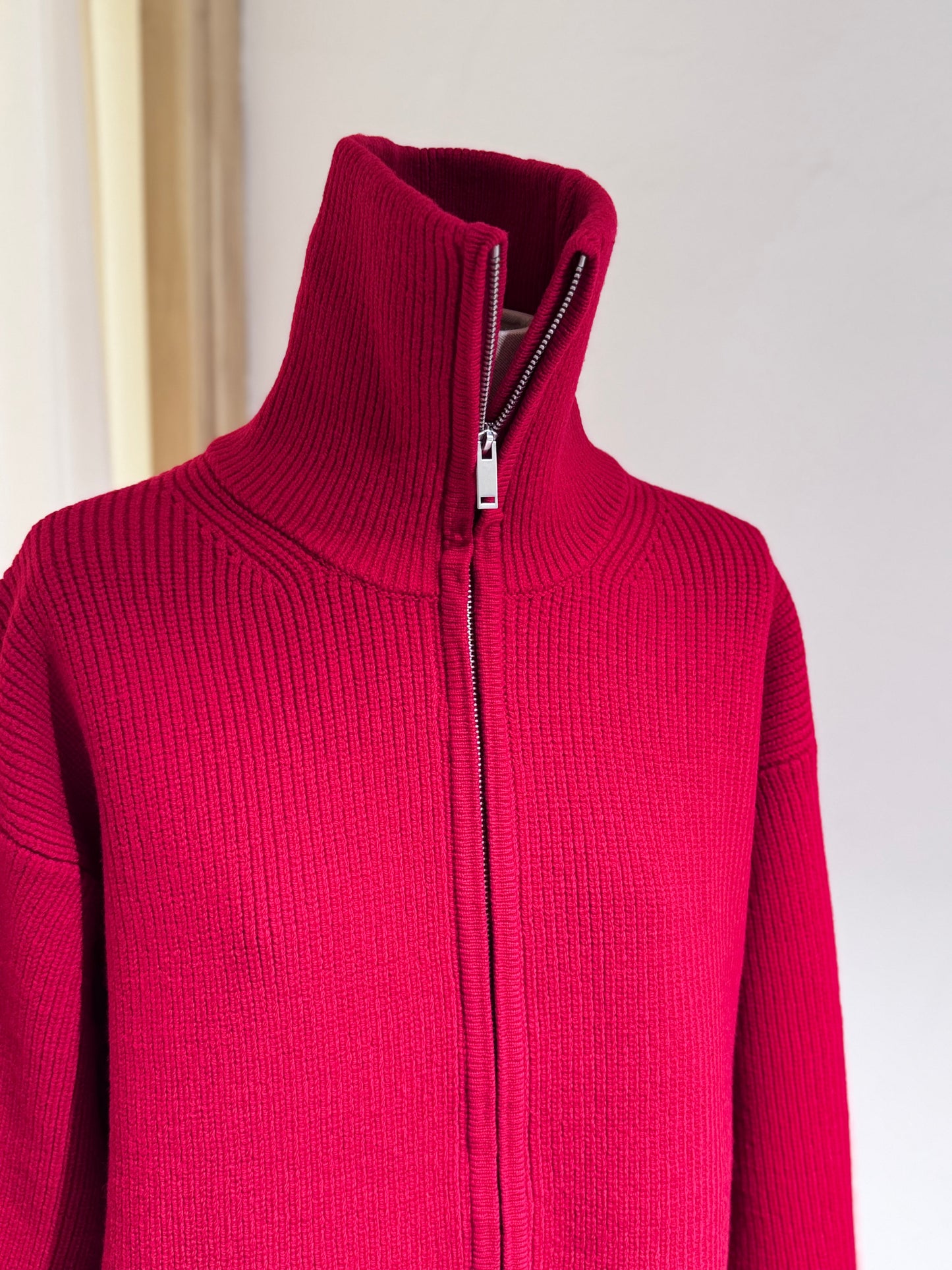 W Camioner Sandos Merino Wool Rib STUDIO NICHOLSON Crimson