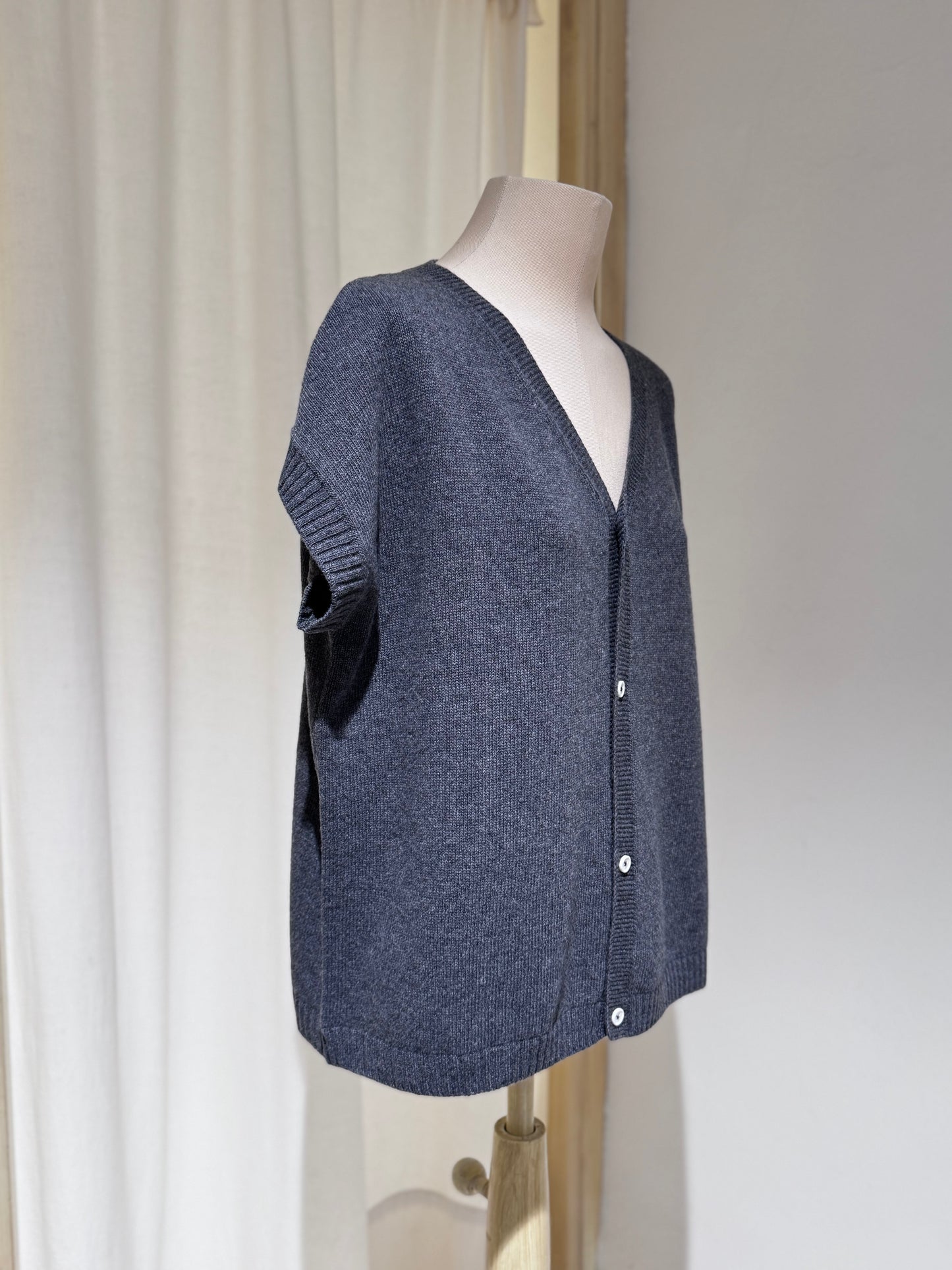 W Knitwear Gilet Over MA RY YA Dark Grey