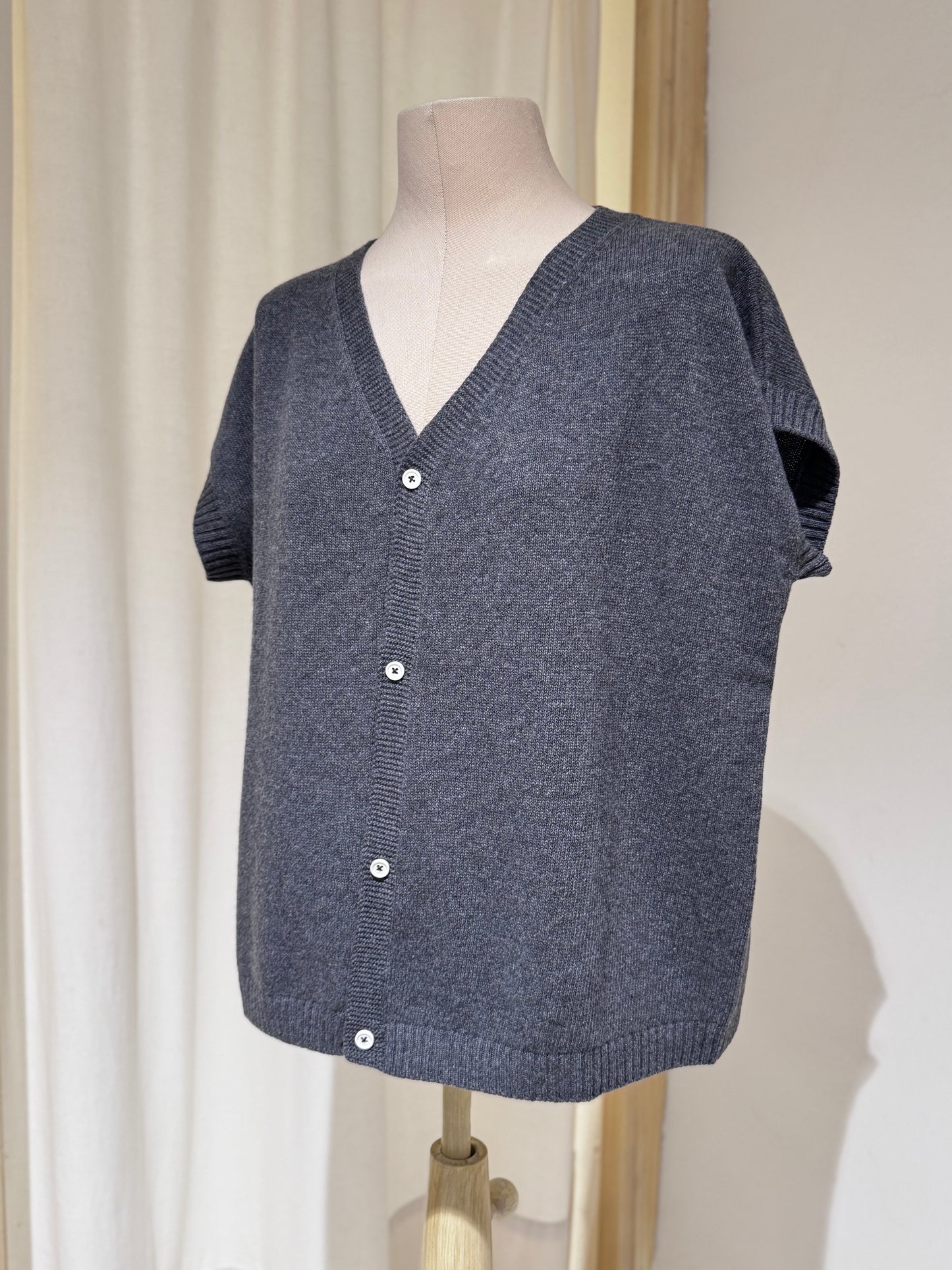 W Knitwear Gilet Over MA RY YA Dark Grey