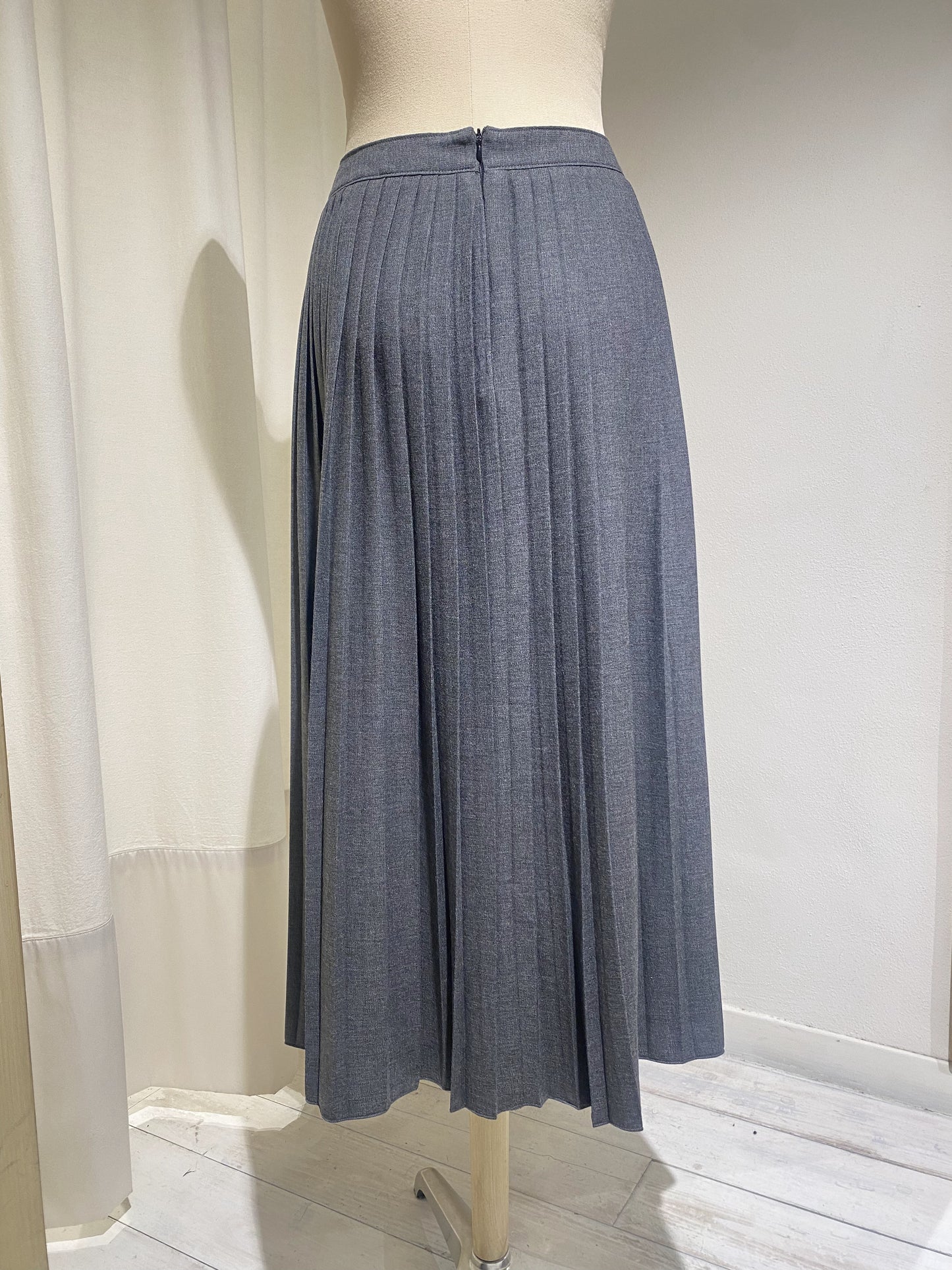 W PLISSÉ MIDI SKIRT - DEIGA - MID GREY