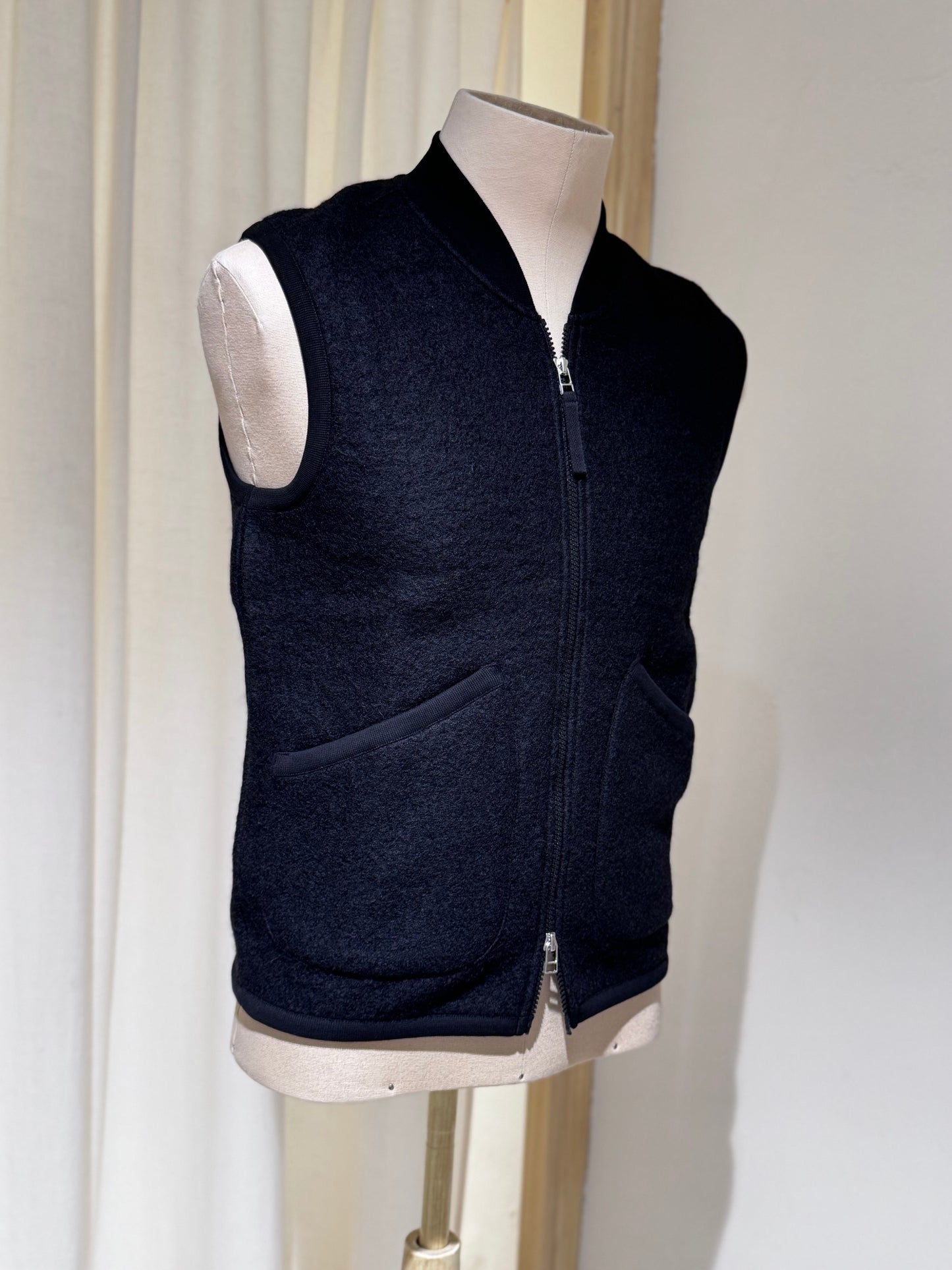 M Rust Wool Fleece Zip Waistcoat UNIVERSAL WORKS - Black