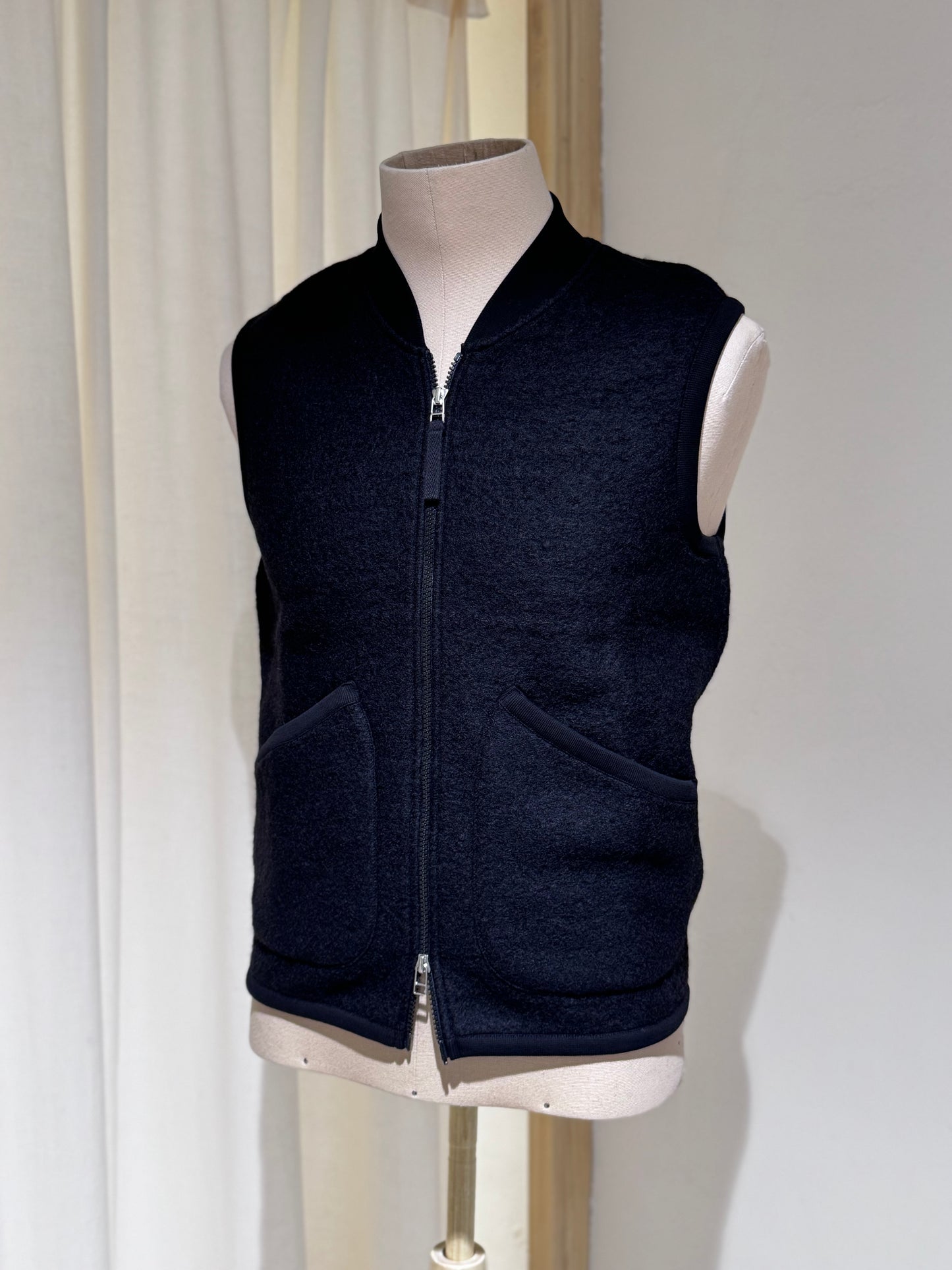 M Rust Wool Fleece Zip Waistcoat UNIVERSAL WORKS - Black