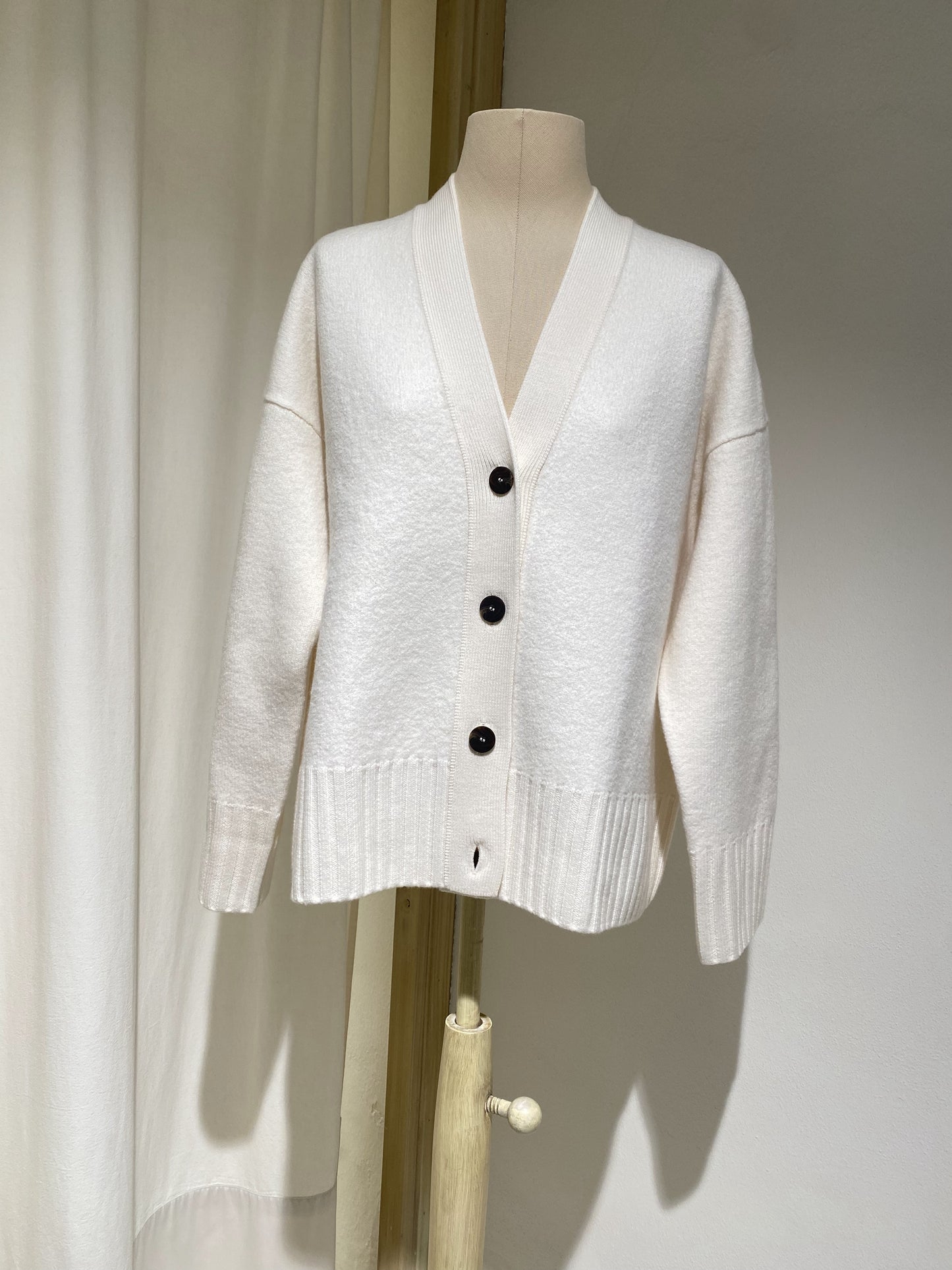 W SAKE CARDIGAN - STUDIO NICHOSLON - MILK