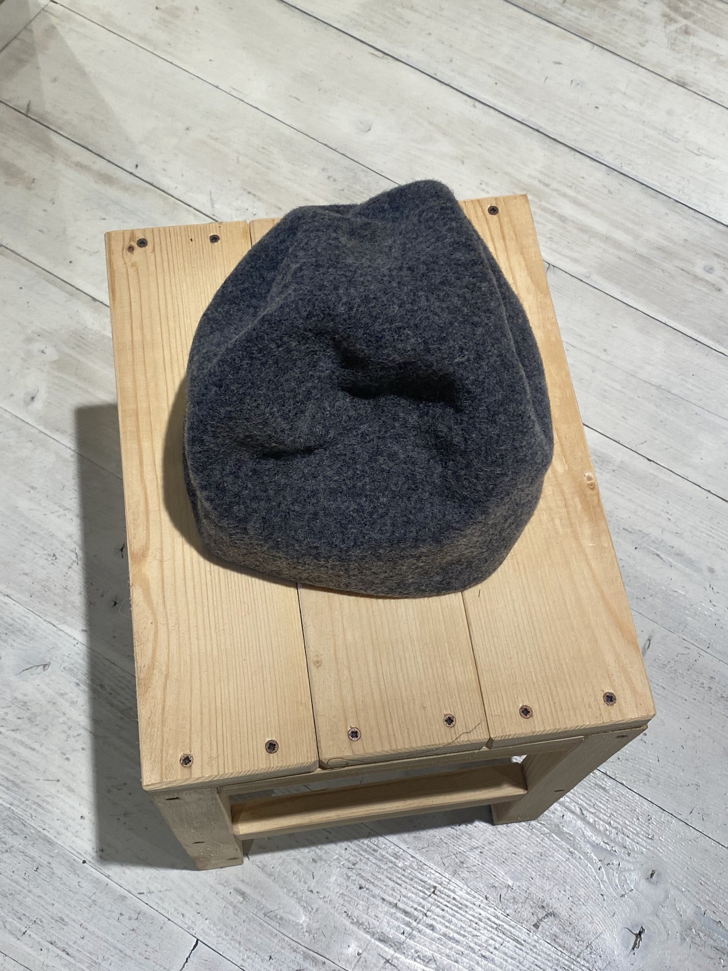 W TONY HAT - PCNQ - DARK GREY