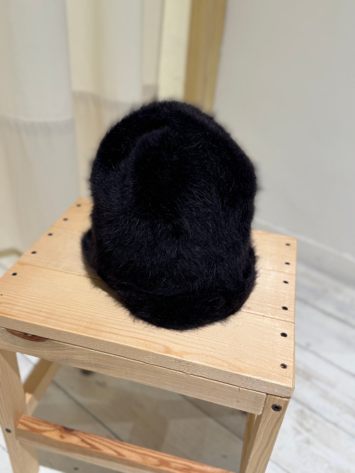 W Woody Angora Hat - YESEY - Black