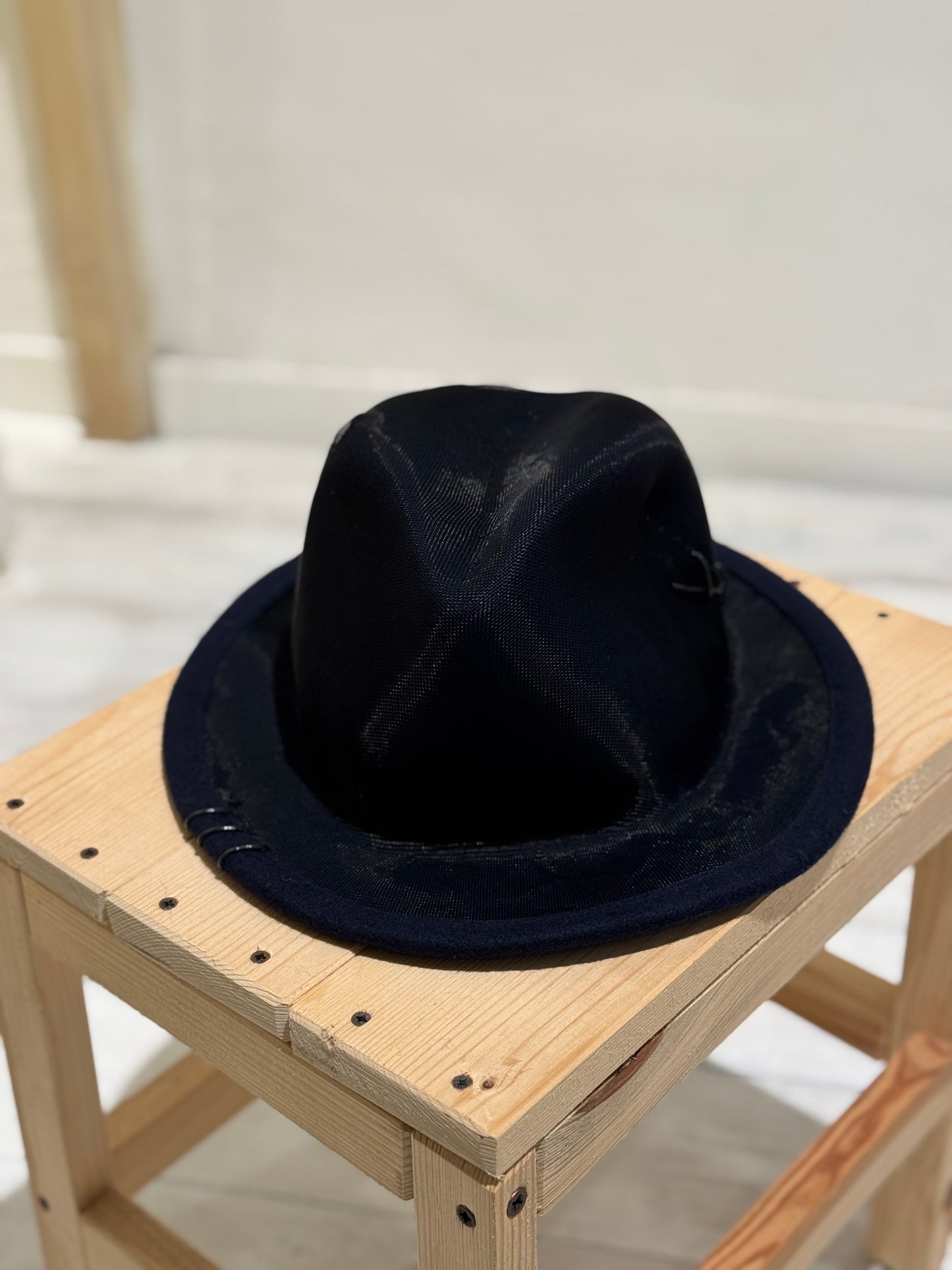 W LOU HAT - YESEY - DARK NAVY/BLK