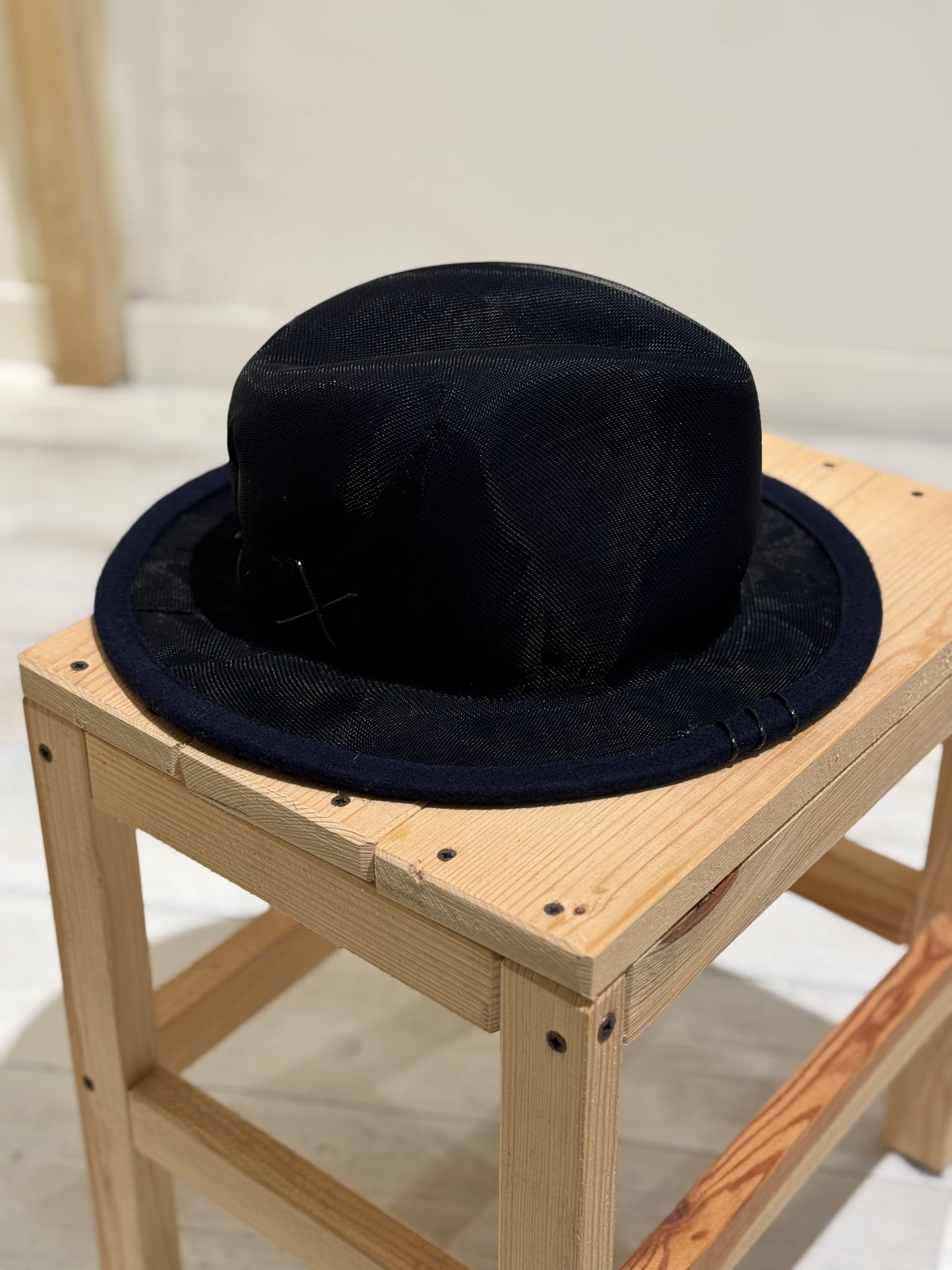 W LOU HAT - YESEY - DARK NAVY/BLK