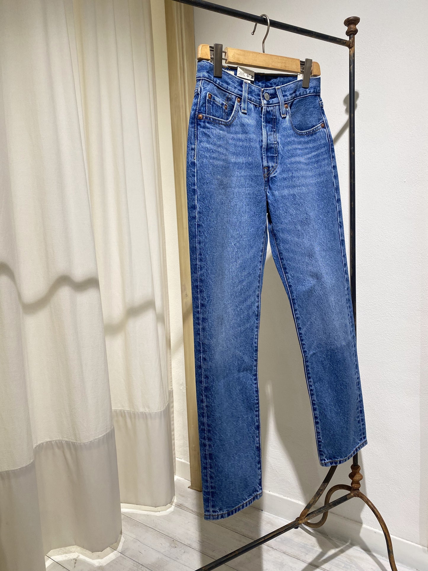 W 501® Levi's® Crop Jeans Mid Wash
