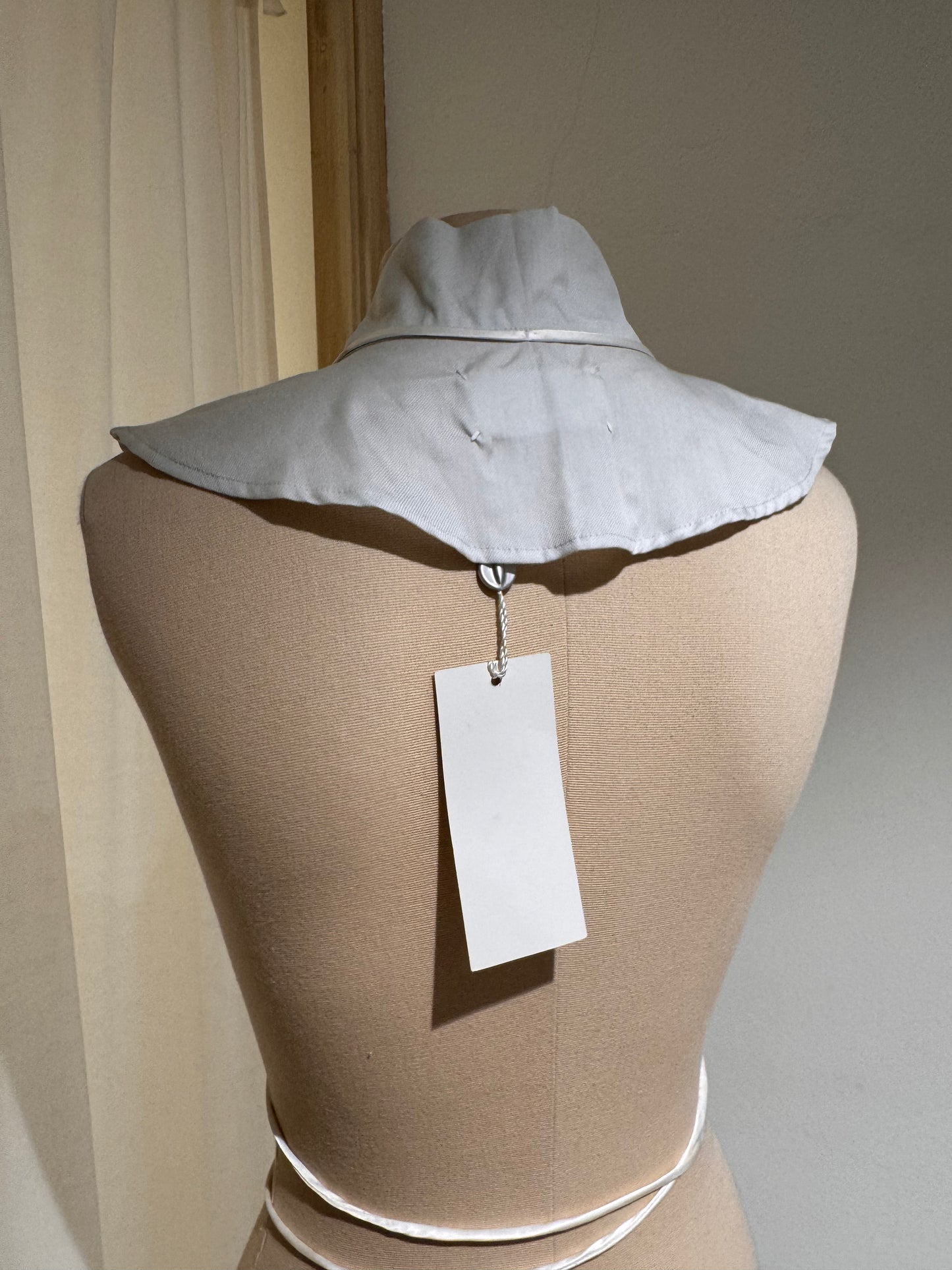 W - Neck - MAISON MARGIELA ARTISANAL Collection 2000/2002 - Pale Grey