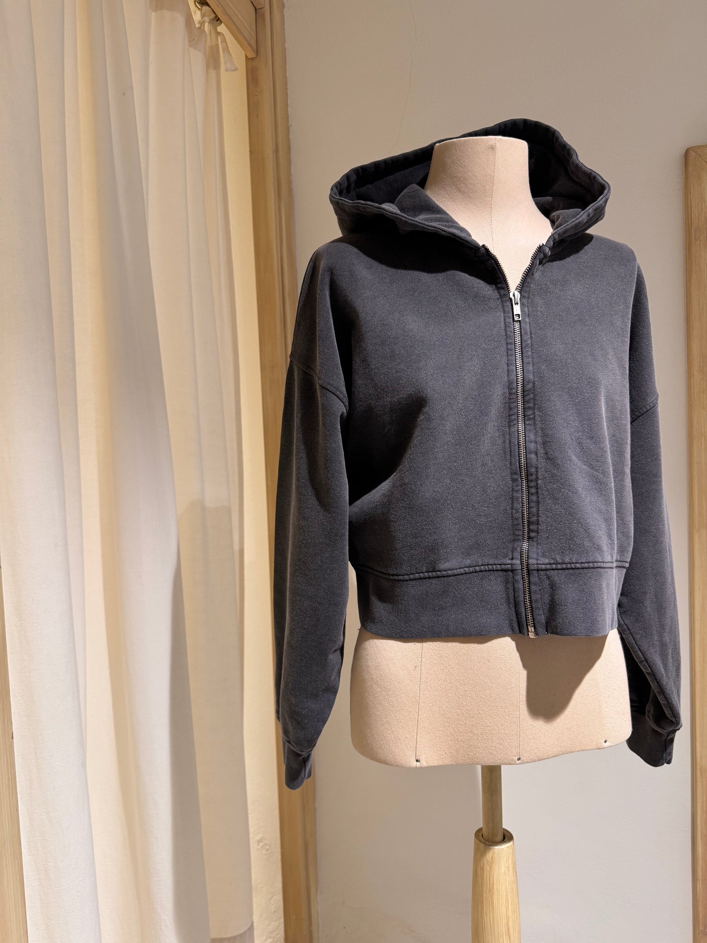 W - Organic Crop Zip Hood - COLORFUL STANDARD Faded Black