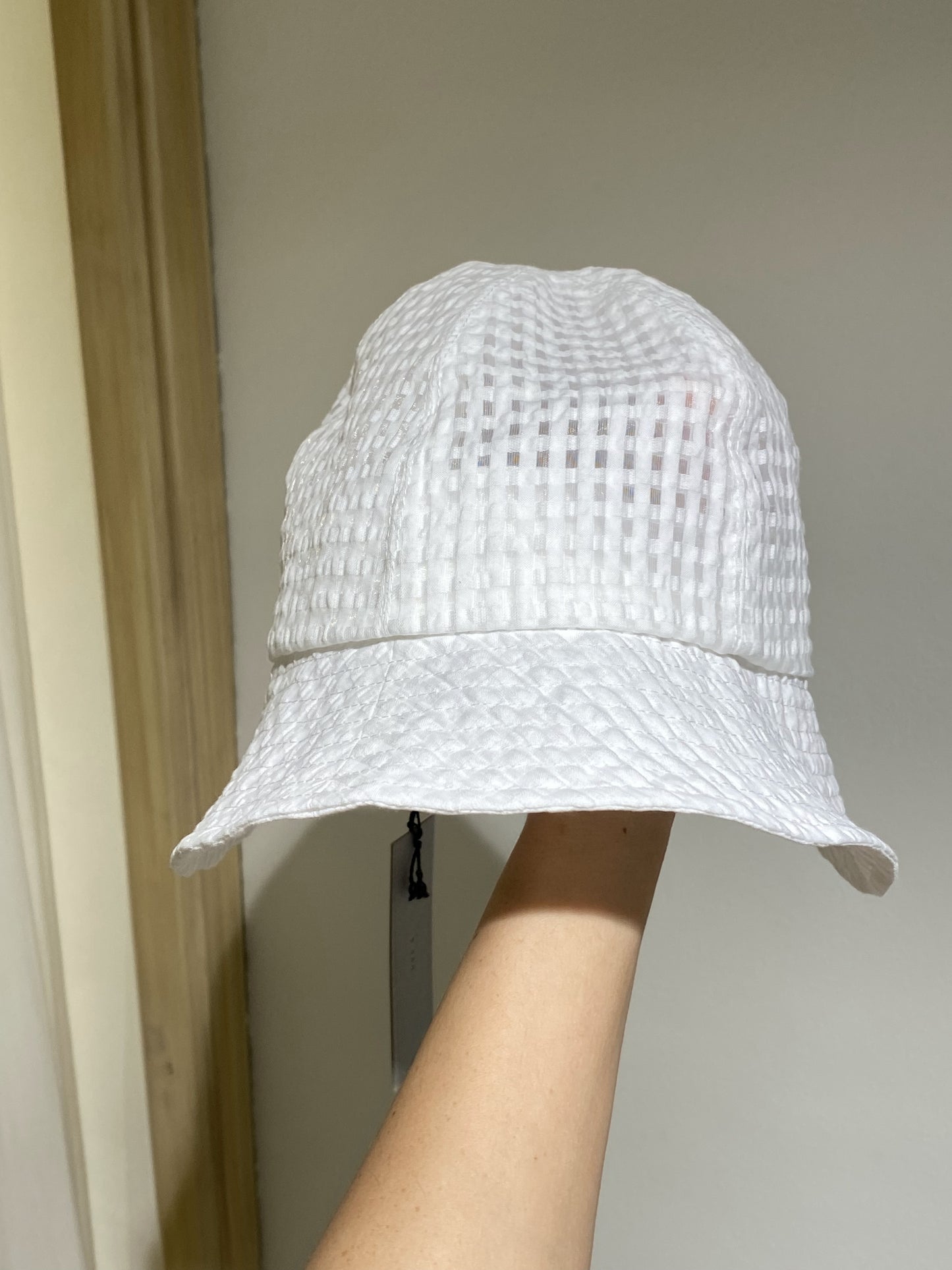 W BUCKET HAT - PCNQ - WHITE